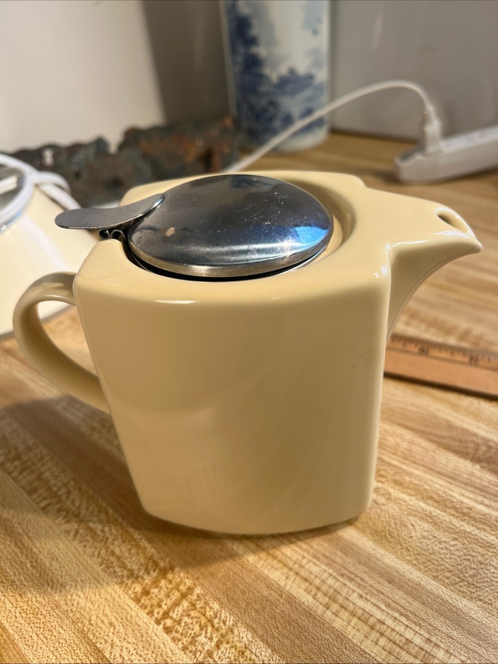 Zero Japan Tea Pot Light Yellow Square Ceramic with Lid & Strainer  20 Oz